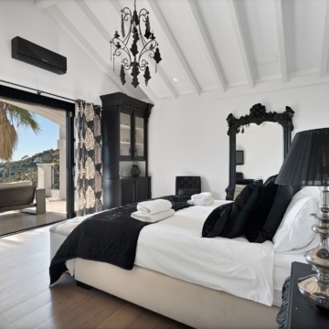 Andalusían-style five bedroom villa with panoramic sea views in Monte Mayor, Benahavís Picture 57