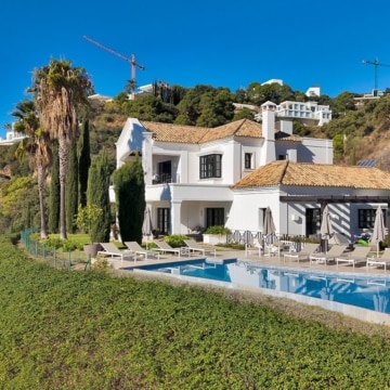 Andalusían-style five bedroom villa with panoramic sea views in Monte Mayor, Benahavís Picture 118