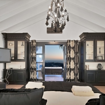 Andalusían-style five bedroom villa with panoramic sea views in Monte Mayor, Benahavís Picture 21