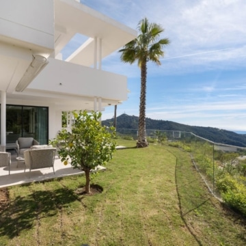 Corner ground floor apartment with panoramic views of the Mediterranean Coast in Palo Alto, Ojen Picture 11