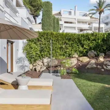 Four bedroom duplex in the gated community of Alcores del Golf, Nueva Andalucia Picture 4