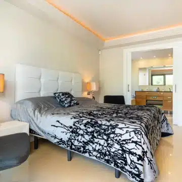 Modern three bedroom groundfloor apartment in Los Arrayanes Golf, Benahavis Picture 5