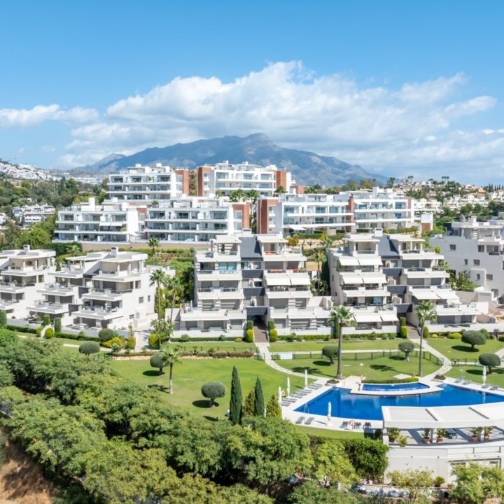 Modern three bedroom groundfloor apartment in Los Arrayanes Golf, Benahavis Picture