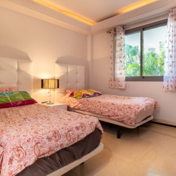 Modern three bedroom groundfloor apartment in Los Arrayanes Golf, Benahavis Picture 12