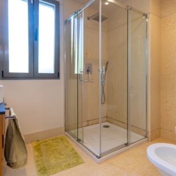 Modern three bedroom groundfloor apartment in Los Arrayanes Golf, Benahavis Picture 13