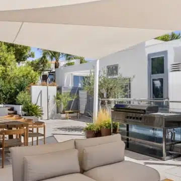 Semi-detached house in the prestigious area of ​​Sierra Blanca, Marbella Picture 0