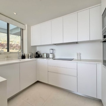 Three bedroom luxury apartment with breathtaking sea views in Plao Alto, Ojen Picture 9