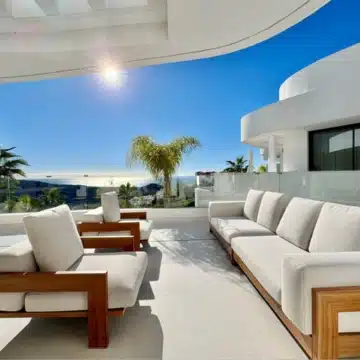 Three bedroom luxury apartment with breathtaking sea views in Plao Alto, Ojen Picture 3