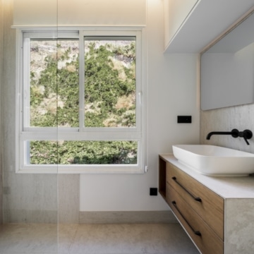 Recently renovated three bedroom penthouse in Altos de la Quinta, Benahavis Picture 17