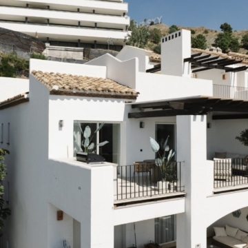 Recently renovated three bedroom penthouse in Altos de la Quinta, Benahavis Picture 15