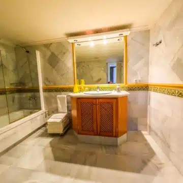 Exceptional penthouse set on the peaceful hills with panoramic views in Monte Halcones, Benahavís Picture 37