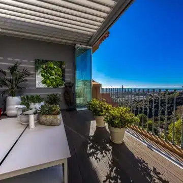 Exceptional penthouse set on the peaceful hills with panoramic views in Monte Halcones, Benahavís Picture 14