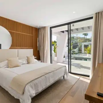 Modern villa located in a prime location of Los Naranjos, Nueva Andalucía Picture 3