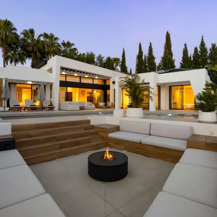 Modern villa located in a prime location of Los Naranjos, Nueva Andalucía Picture
