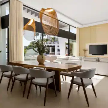 Modern villa located in a prime location of Los Naranjos, Nueva Andalucía Picture 1