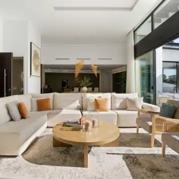Modern villa located in a prime location of Los Naranjos, Nueva Andalucía Picture 0