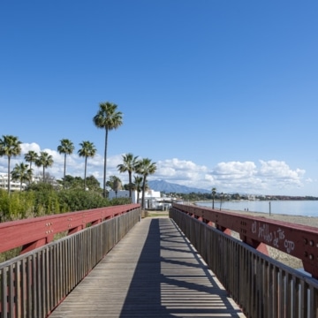 Ground-floor apartment with stunning open views in Bahía del Velerín, Estepona Picture 10