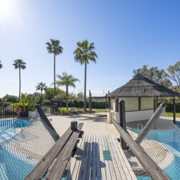 Ground-floor apartment with stunning open views in Bahía del Velerín, Estepona Picture 26