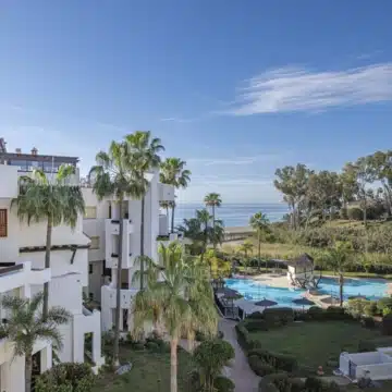 Ground-floor apartment with stunning open views in Bahía del Velerín, Estepona Picture 43