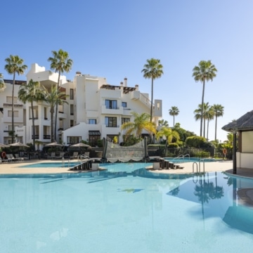 Ground-floor apartment with stunning open views in Bahía del Velerín, Estepona Picture 17