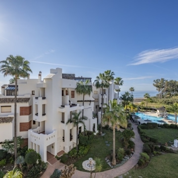 Ground-floor apartment with stunning open views in Bahía del Velerín, Estepona Picture 45