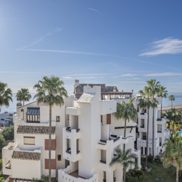 Ground-floor apartment with stunning open views in Bahía del Velerín, Estepona Picture 51