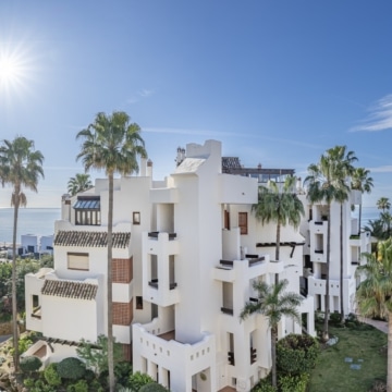 Ground-floor apartment with stunning open views in Bahía del Velerín, Estepona Picture 53