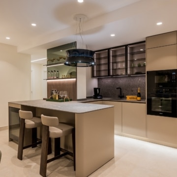 Ground-floor apartment with stunning open views in Bahía del Velerín, Estepona Picture 1