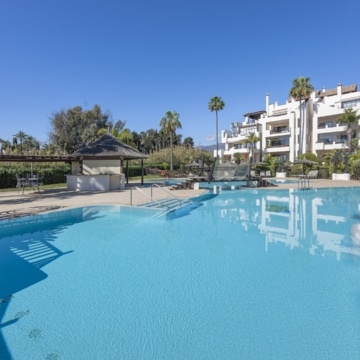 Ground-floor apartment with stunning open views in Bahía del Velerín, Estepona Picture 20