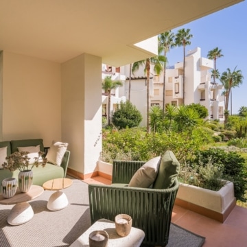 Ground-floor apartment with stunning open views in Bahía del Velerín, Estepona Picture 27
