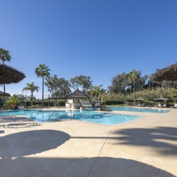 Ground-floor apartment with stunning open views in Bahía del Velerín, Estepona Picture 22