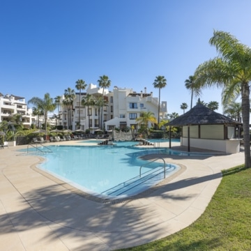 Ground-floor apartment with stunning open views in Bahía del Velerín, Estepona Picture 23