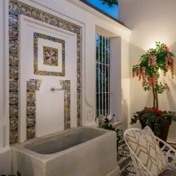 Majestic villa with elegant interiors and inviting outdoor spaces in La Cerquilla, Nueva Andalucia Picture 5