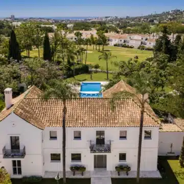 Majestic villa with elegant interiors and inviting outdoor spaces in La Cerquilla, Nueva Andalucia Picture 14