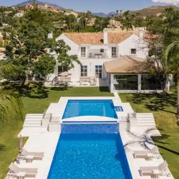 Majestic villa with elegant interiors and inviting outdoor spaces in La Cerquilla, Nueva Andalucia Picture 19