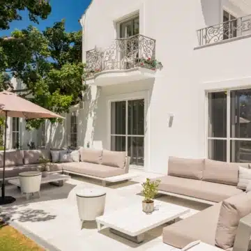 Majestic villa with elegant interiors and inviting outdoor spaces in La Cerquilla, Nueva Andalucia Picture 2