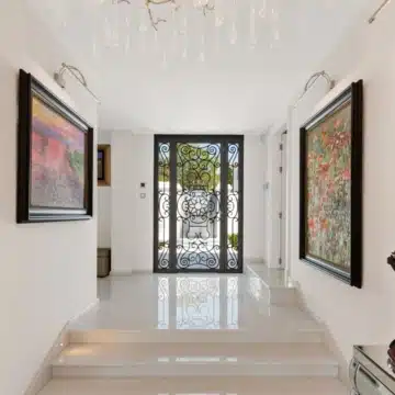 Majestic villa with elegant interiors and inviting outdoor spaces in La Cerquilla, Nueva Andalucia Picture 25