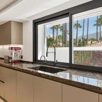 Majestic villa with elegant interiors and inviting outdoor spaces in La Cerquilla, Nueva Andalucia Picture 27