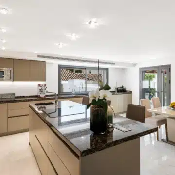 Majestic villa with elegant interiors and inviting outdoor spaces in La Cerquilla, Nueva Andalucia Picture 17