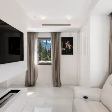 Majestic villa with elegant interiors and inviting outdoor spaces in La Cerquilla, Nueva Andalucia Picture 30