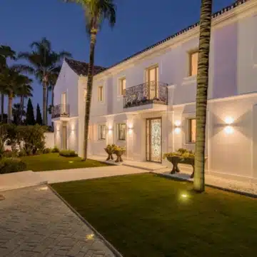 Majestic villa with elegant interiors and inviting outdoor spaces in La Cerquilla, Nueva Andalucia Picture 32