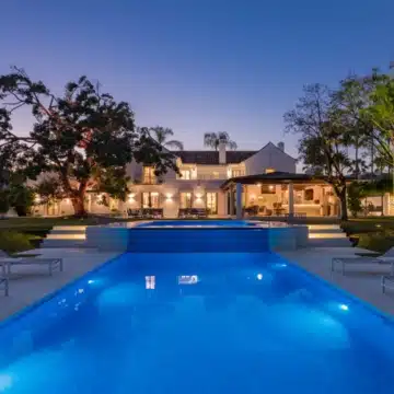 Majestic villa with elegant interiors and inviting outdoor spaces in La Cerquilla, Nueva Andalucia Picture 33