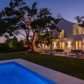 Majestic villa with elegant interiors and inviting outdoor spaces in La Cerquilla, Nueva Andalucia Picture 35