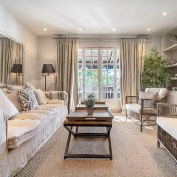 Elegant penthouse in the prestigious Puente Romano, Marbella Golden Mile Picture 1