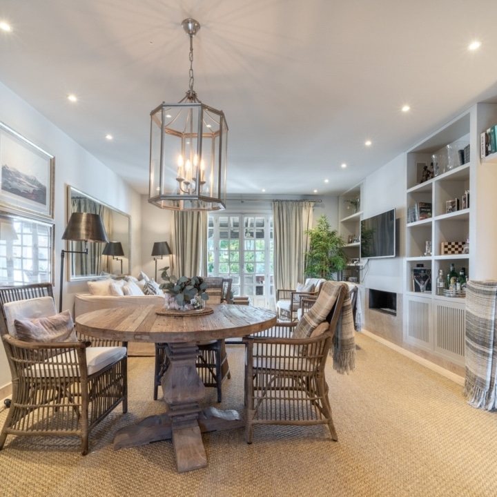 Elegant penthouse in the prestigious Puente Romano, Marbella Golden Mile Picture