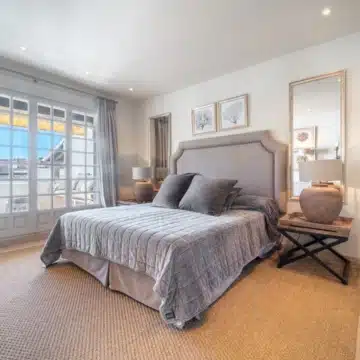 Elegant penthouse in the prestigious Puente Romano, Marbella Golden Mile Picture 2