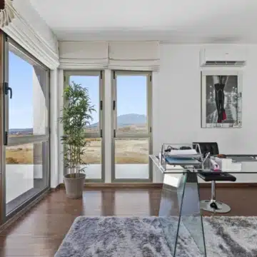 Townhouse with exceptional views within a secure residential setting of El Paraiso Alto, Benahavis Picture 0