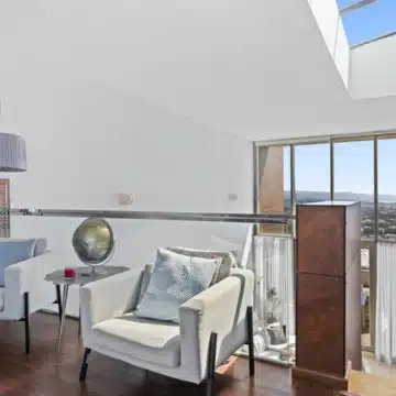 Townhouse with exceptional views within a secure residential setting of El Paraiso Alto, Benahavis Picture 9