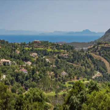 Townhouse with exceptional views within a secure residential setting of El Paraiso Alto, Benahavis Picture 35