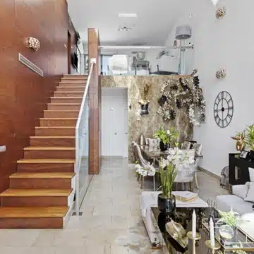 Townhouse with exceptional views within a secure residential setting of El Paraiso Alto, Benahavis Picture 4